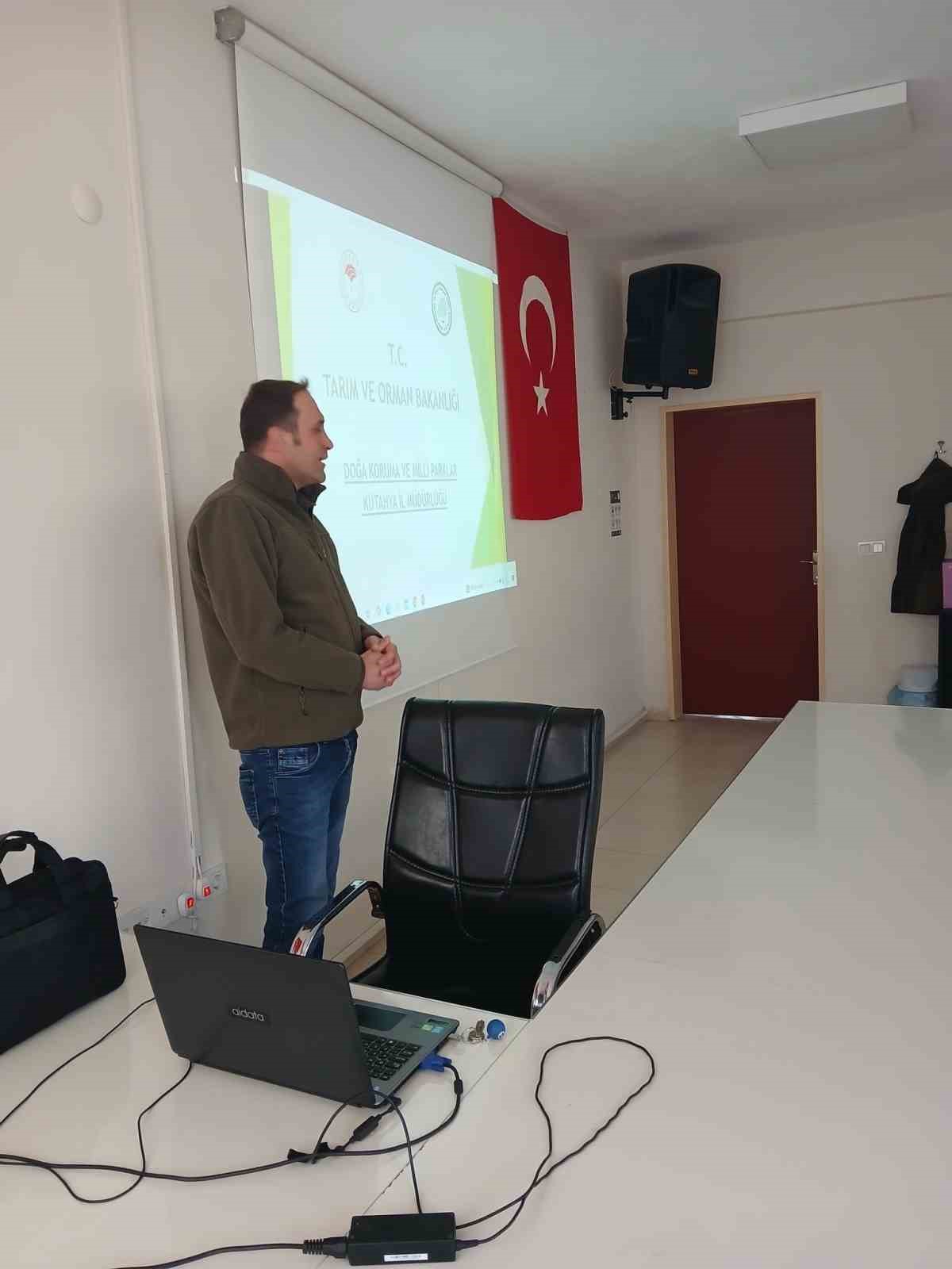 Aslanapa&rsquo;da &ouml;ğrencilere biyolojik &ccedil;eşitlilik, biyoka&ccedil;ak&ccedil;ılık ve yaban hayatı eğitimi
