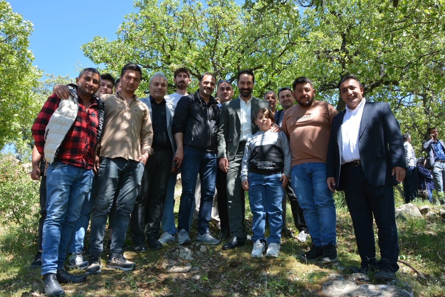 Mücahit Arınç, Demirci’de mahalle hayırlarına katıldı