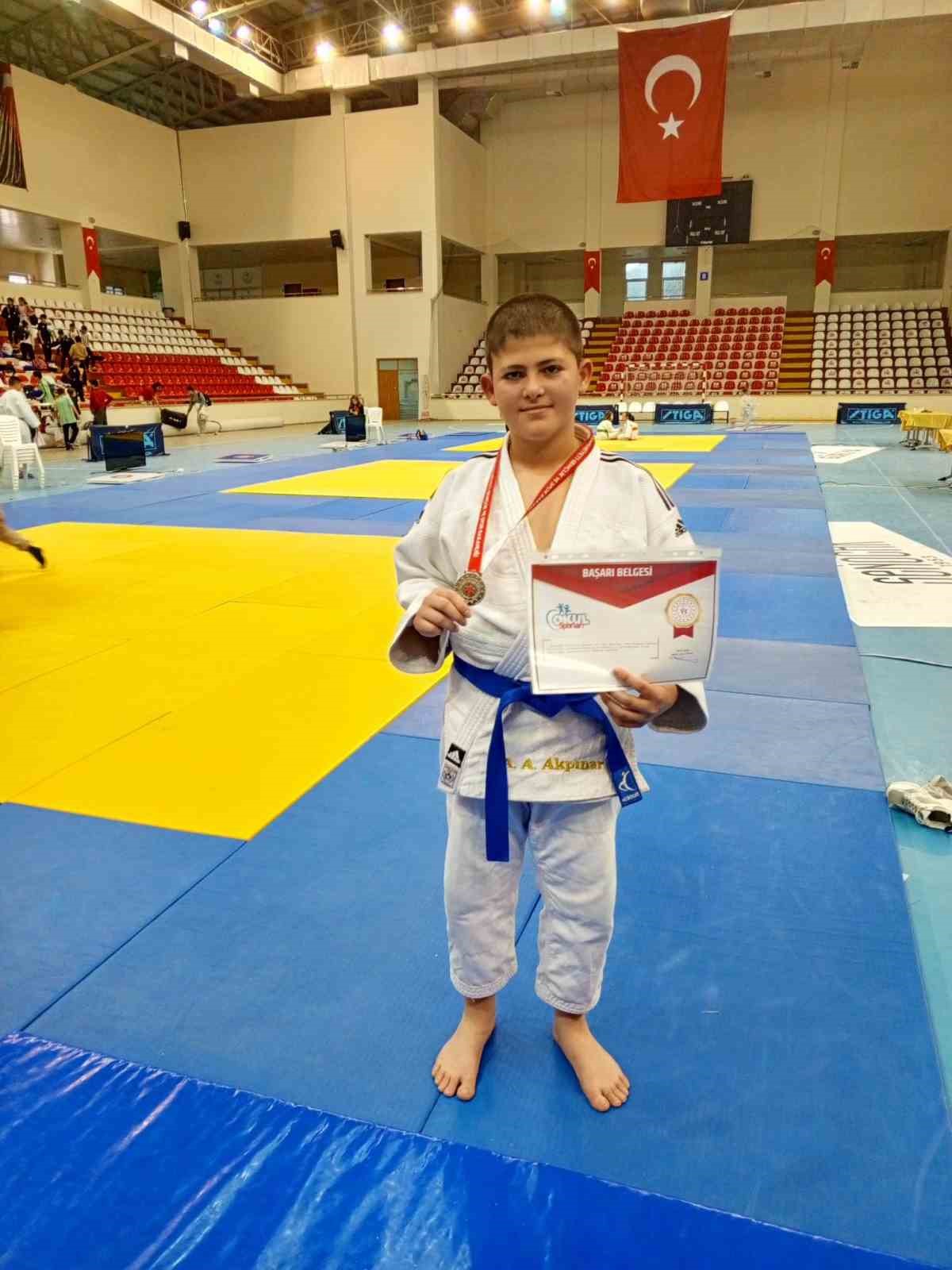 Aybars Ali Akpınar, T&uuml;rkiye Judo Şampiyonası&rsquo;nda ikinci oldu
