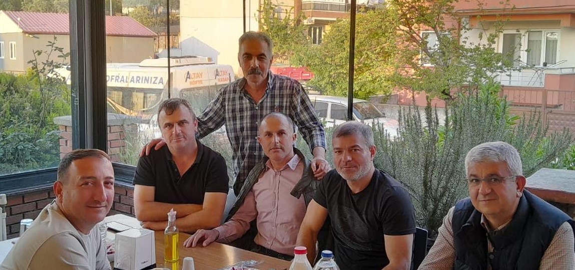 Soma Termik Santrali&rsquo;nin park sahası emektarları 45 yıllık dostluğu yaşatıyor
