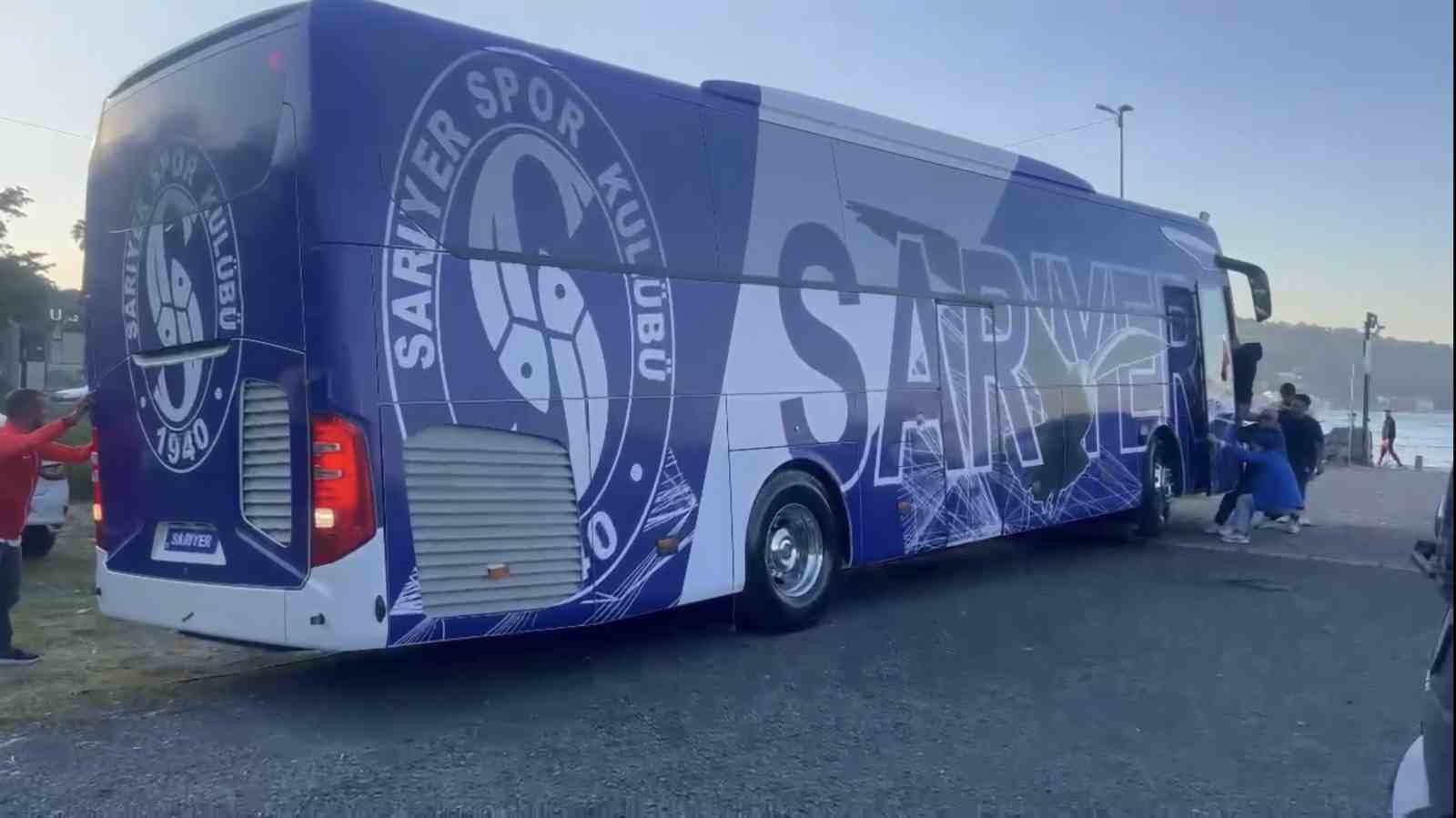 Şampiyon Sarıyer&rsquo;in otob&uuml;s&uuml; devrilmekten son anda kurtuldu
