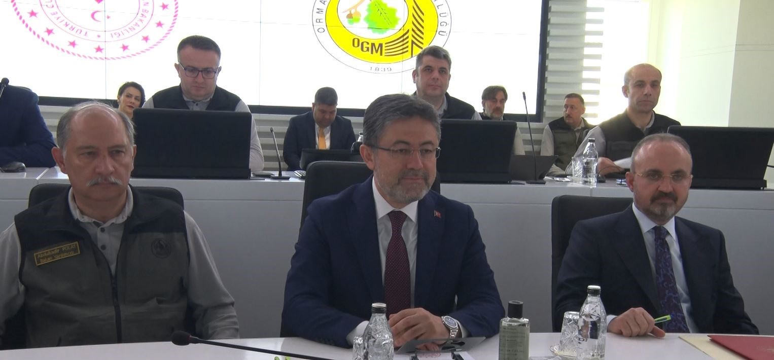 Bakan Yumaklı: "27 uçak, 105 helikopter, 14 İHA, bin 786 arazöz ve su ikmal aracı bu yılki mücadelemizin temelini oluşturacak"