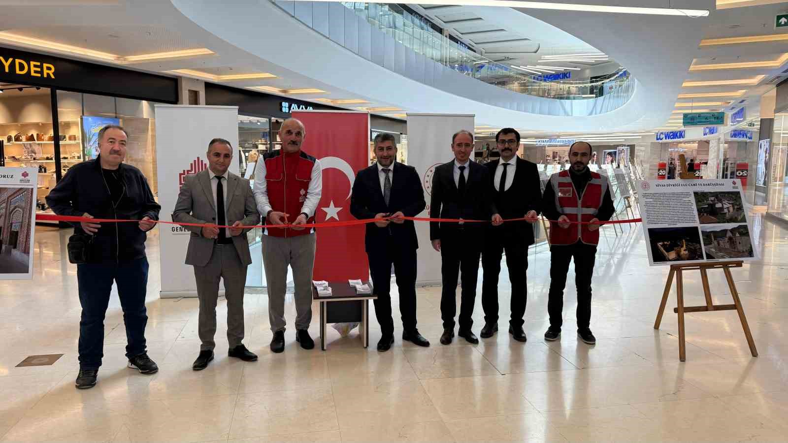 Vakıf hizmetleri fotoğraf sergisiyle g&ouml;r&uuml;c&uuml;ye &ccedil;ıktı
