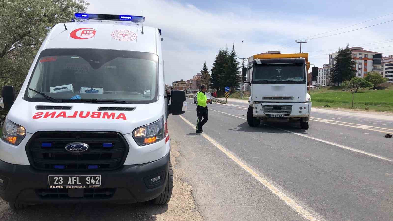Elazığ’da kamyon ile otomobil çarpıştı: 1 yaralı