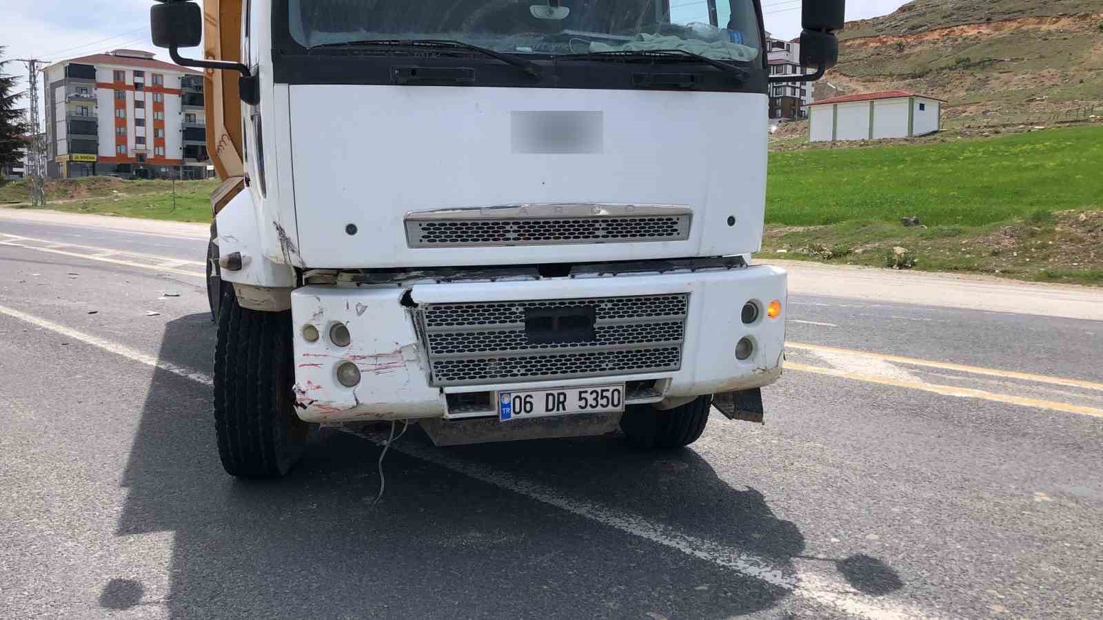 Elazığ’da kamyon ile otomobil çarpıştı: 1 yaralı