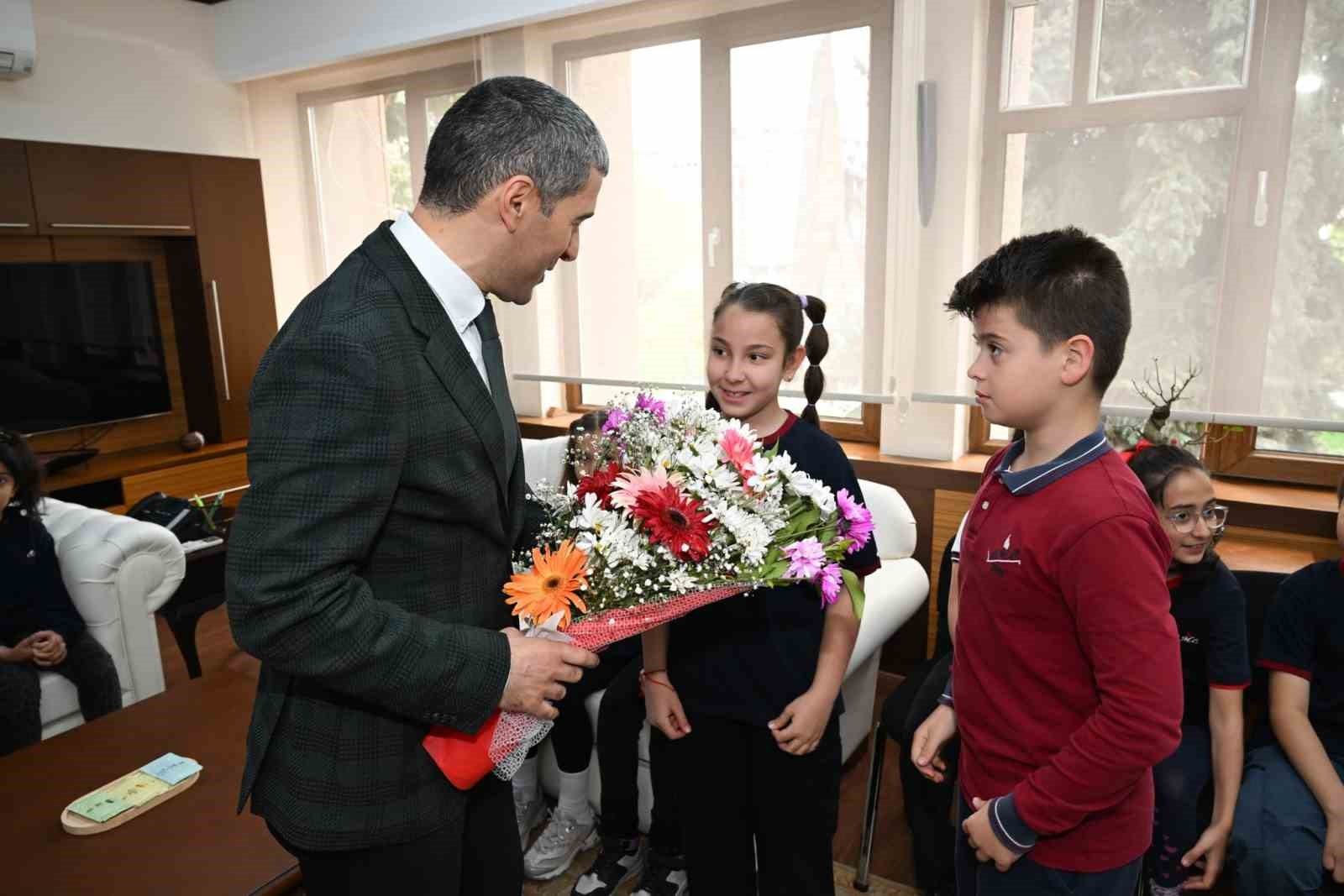 Minik kalemlerden büyük eser: ‘Çocuğum, Yazarım’