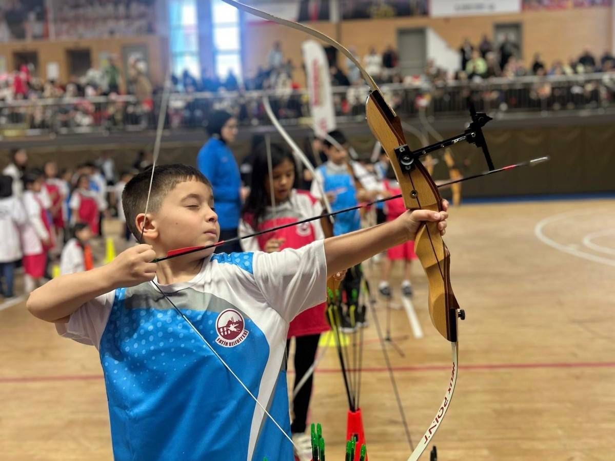 Fatih’in okçuları kıyasıya yarıştı