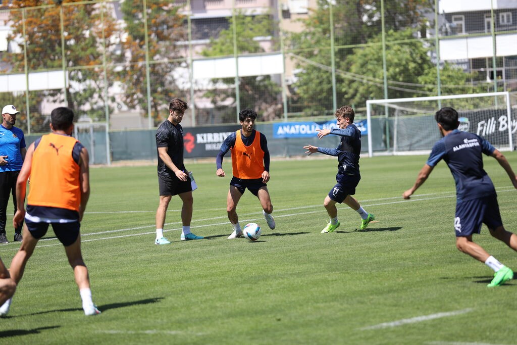Alanyaspor, Gaziantep FK ma&ccedil;ı hazırlıklarına başladı
