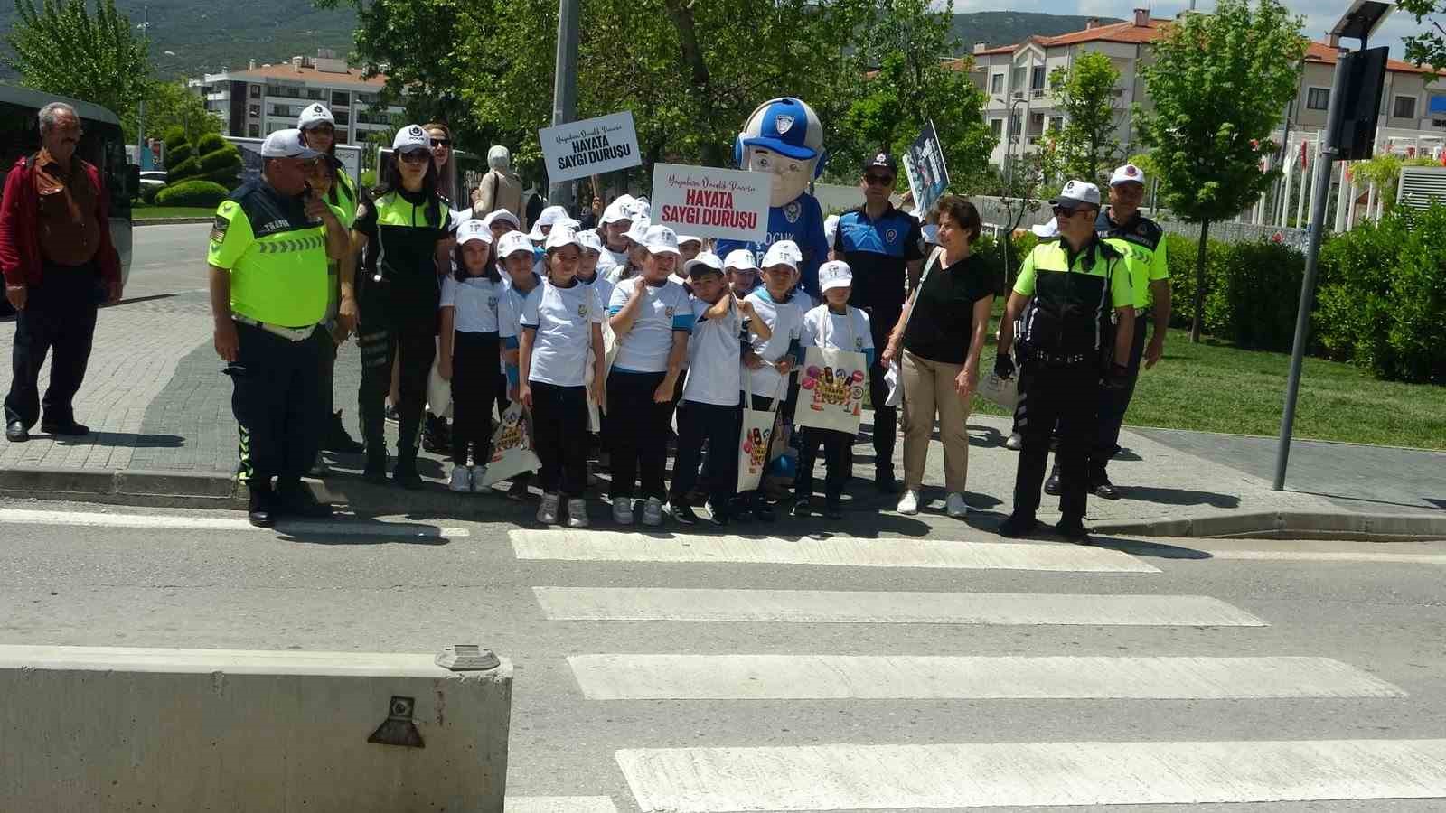 Trafik haftası kapsamında Menteşe&rsquo;de farkındalık etkinliği d&uuml;zenlendi
