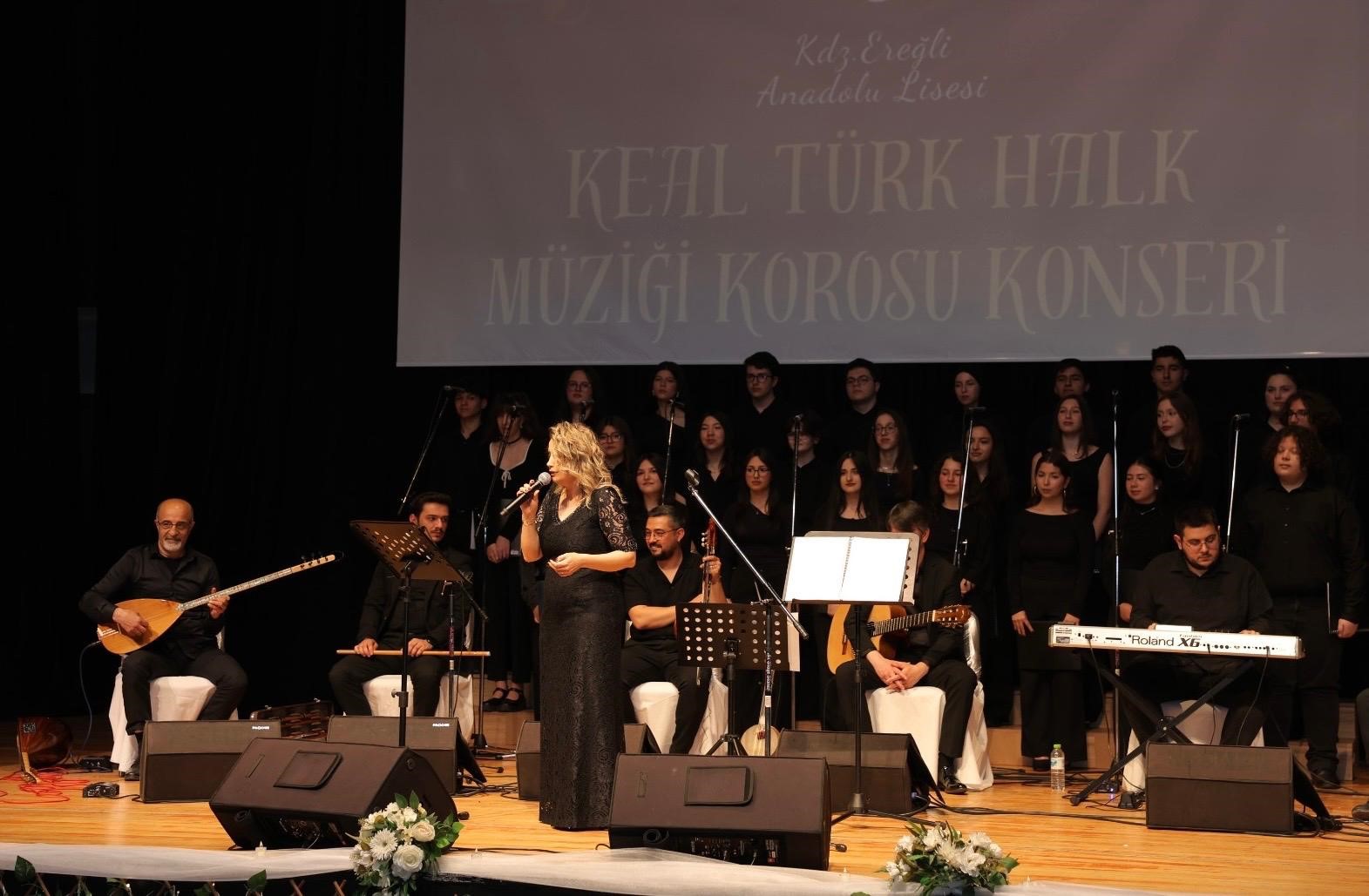 KEAL Türk Halk Müziği Korosu konseri büyük beğeni topladı