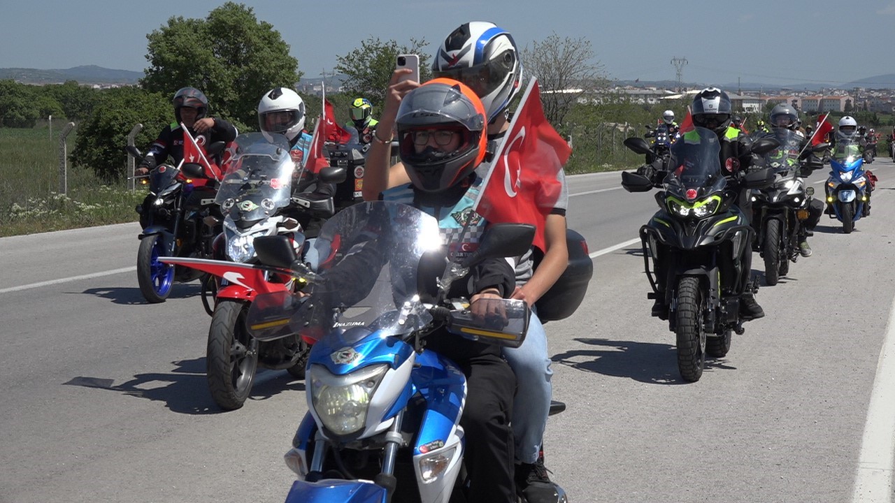 Kırklareli&rsquo;nde motosiklet&ccedil;iler trafik kurallarına dikkat &ccedil;ekti
