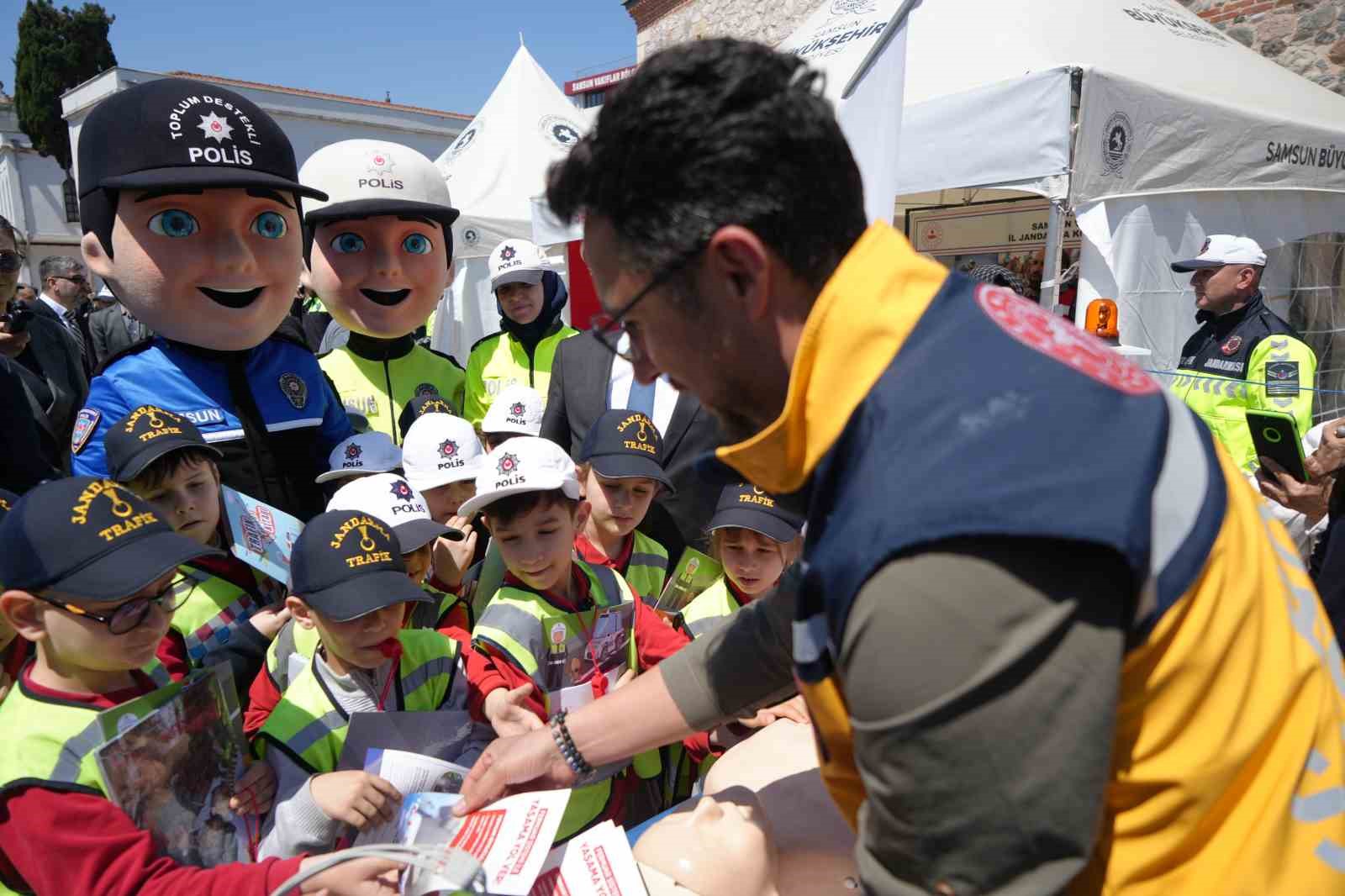 Trafik kurallarını uygulamalı olarak öğrendiler