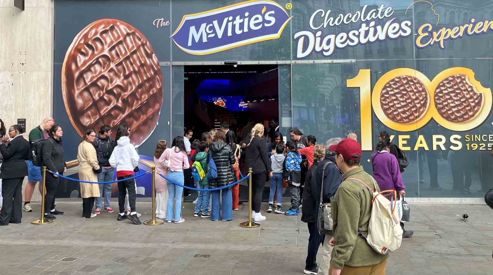 McVitie&rsquo;s &Ccedil;ikolatalı Digestives 100. yılında lezzeti k&uuml;lt&uuml;rle harmanlayan muhteşem kutlamalarıyla d&uuml;nya sahnesinde
