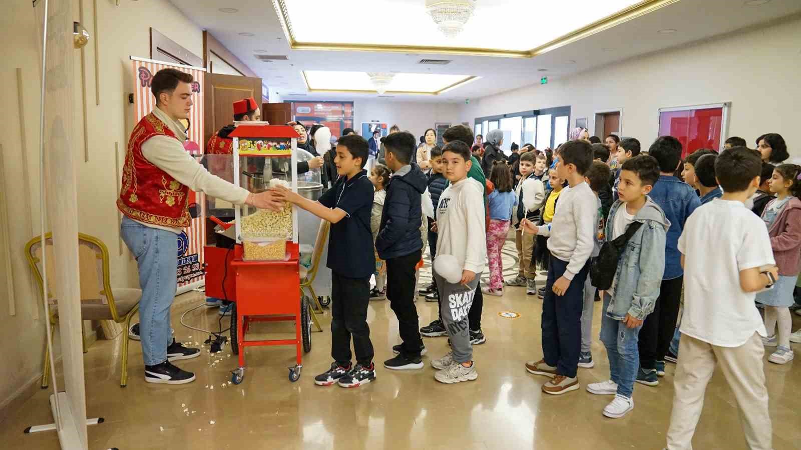 Esenyurt’ta minikler akıl ve zeka oyunlarıyla yarıştı