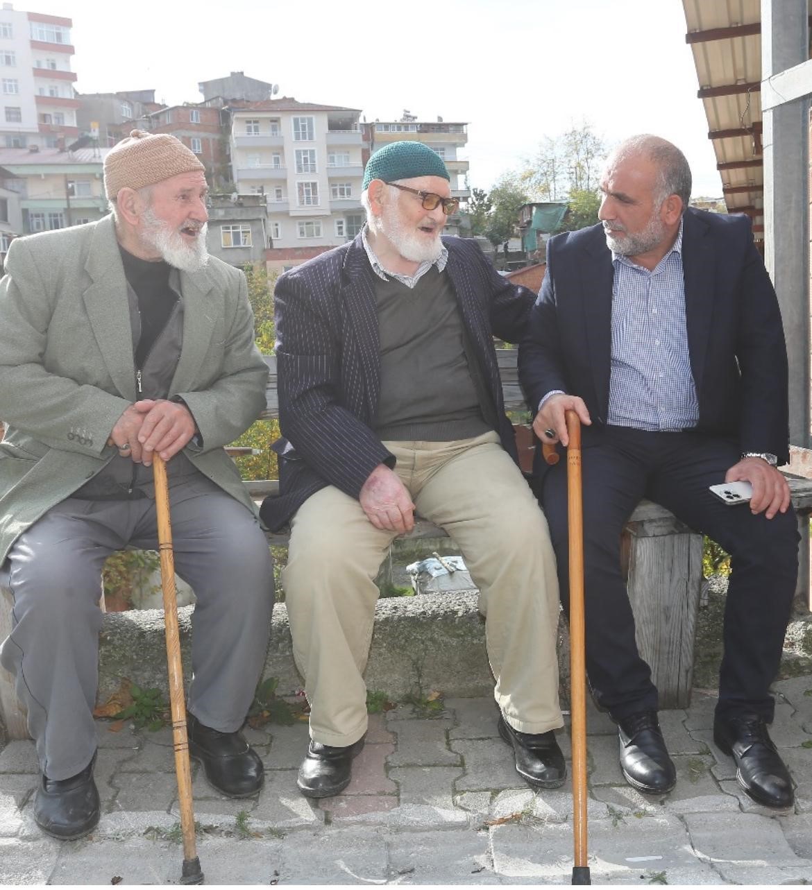Canik Belediyesi’nden emeklilere destek
