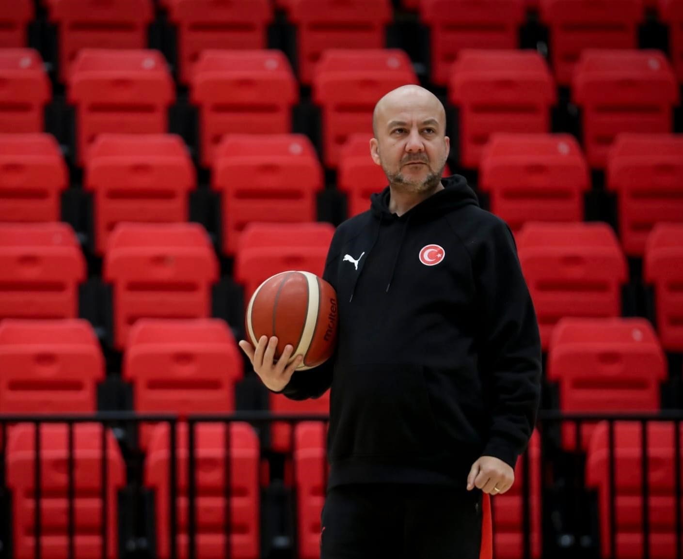 Melikgazi Kayseri Basketbol Antrenörü Özsarı, sezonu değerlendirdi