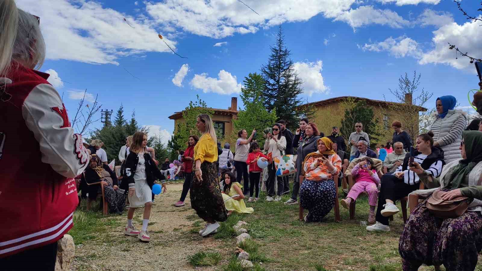 Sanatçıların köyünde Hıdırellez coşkusu