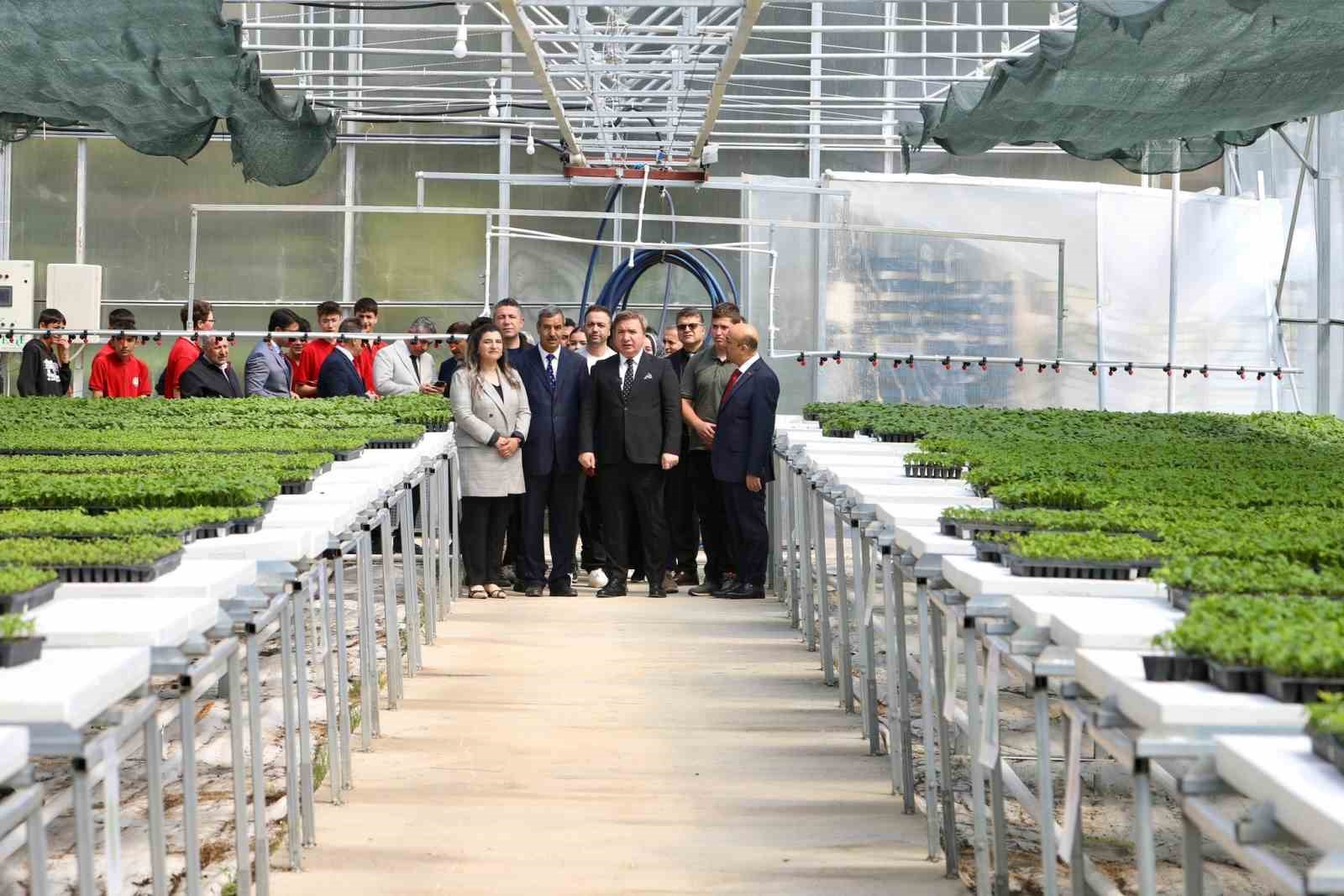 Lise öğrencilerinin ürettiği 200 bin fide toprakla buluşturuluyor