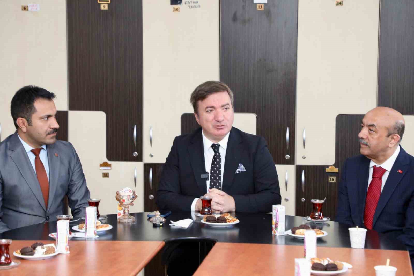 Vali Aydoğdu G&uuml;l-Celal Toraman Mesleki ve Teknik Anadolu Lisesi &ouml;ğretmenleriyle bir araya geldi
