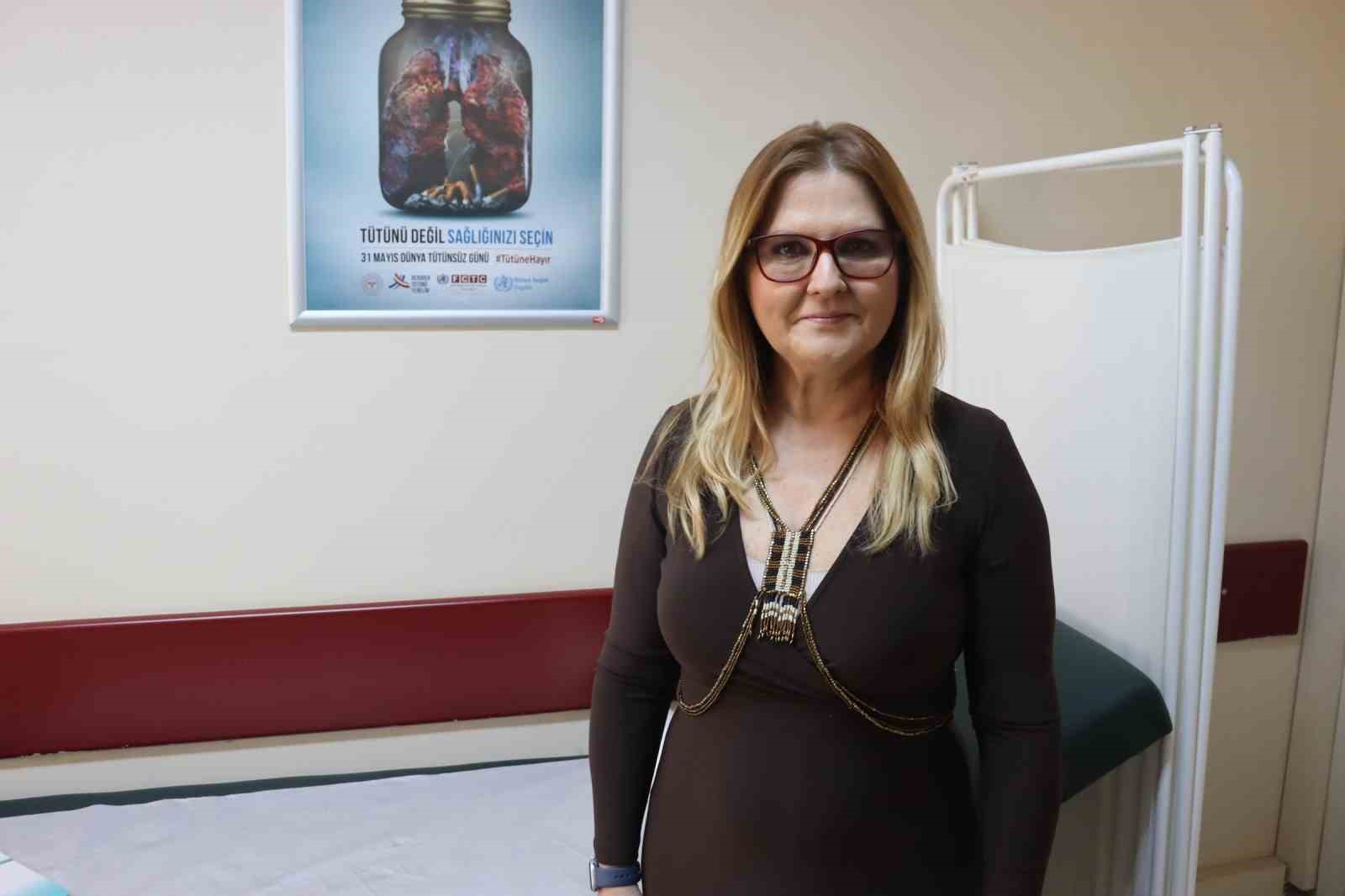 Bu merkeze gelen sigarayı bırakıyor
