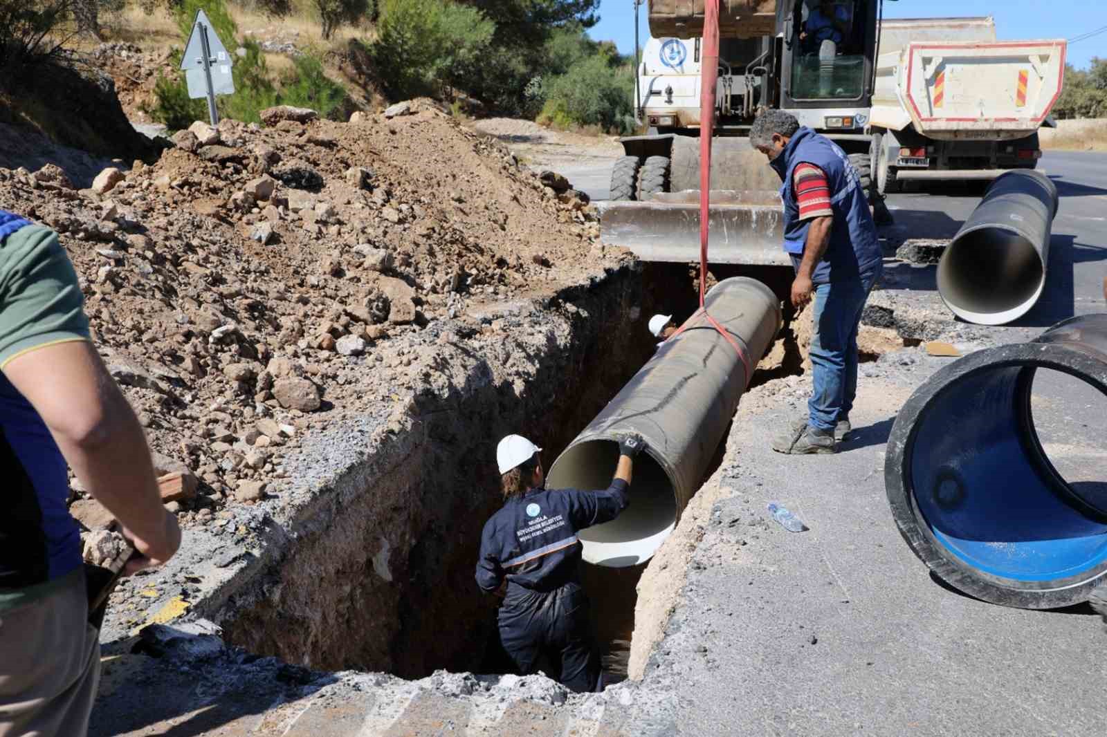 Bodrum’da sürekli patlayan su isale hatları değişiyor