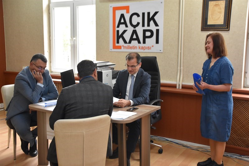 Salihli&rsquo;de sorunların &ccedil;&ouml;z&uuml;m&uuml; &rsquo;A&ccedil;ık Kapı&rsquo;da
