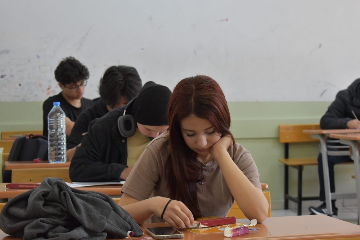 Zeytinburnu&rsquo;nda 19. Geleneksel Kitap Okuma Yarışması sınavı yapıldı
