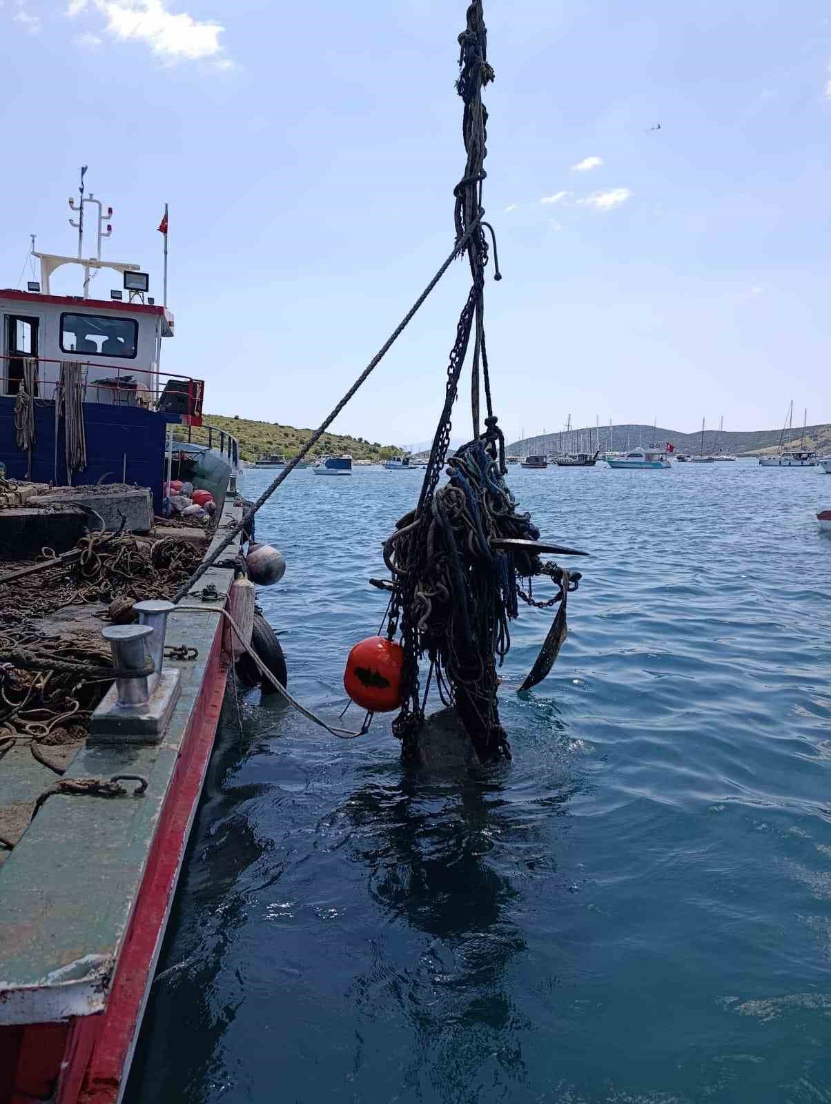 Bodrum&rsquo;da tonoz temizliği s&uuml;r&uuml;yor
