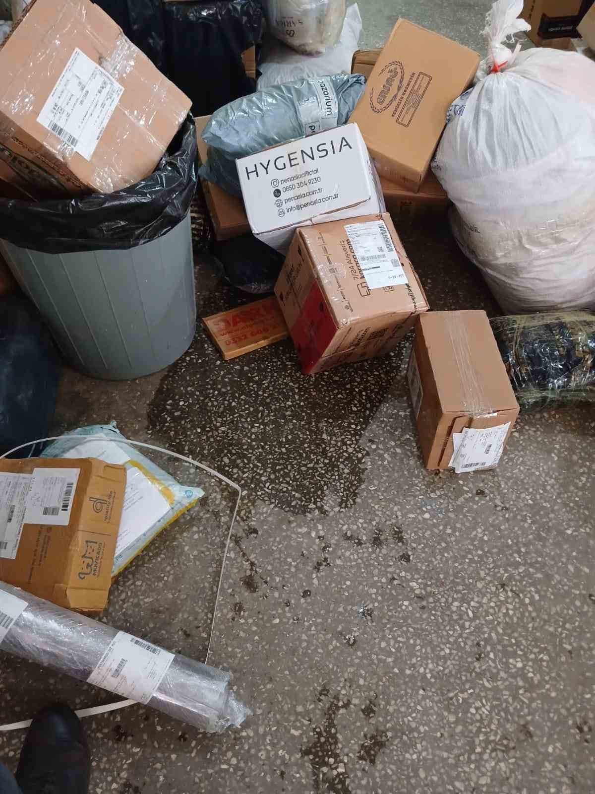 Ağrı PTT Kargo şubesinde su baskını: Önlem alınmadı, gönderiler zarar gördü