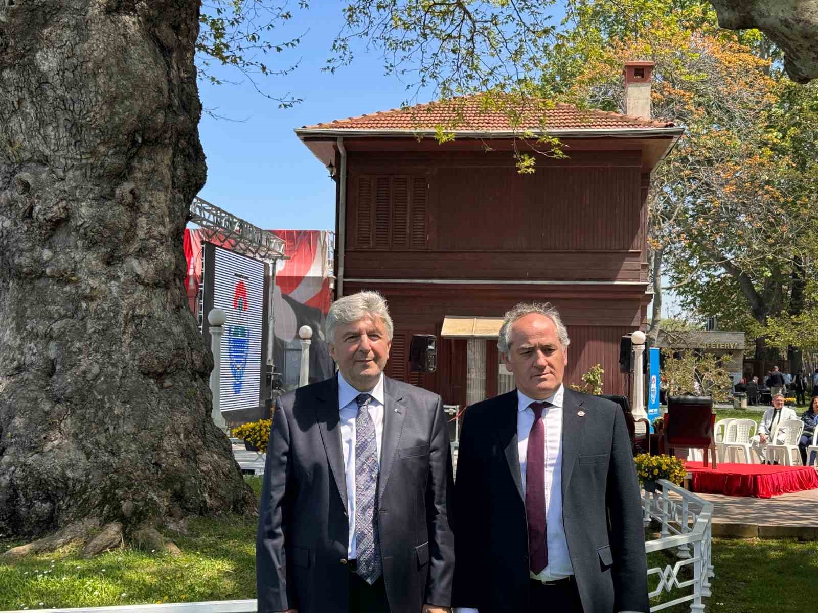 Yürüyen Köşk’teki söyleşide 100 yaşının üzerindeki anıt ağaçlar ele alındı
