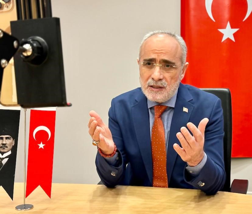 Cumhurbaşkanı Başdanışmanı Topçu: "Çok dil bilen bir insan, her toplumda hayatın içinde hep bir adım önde olmuştur"