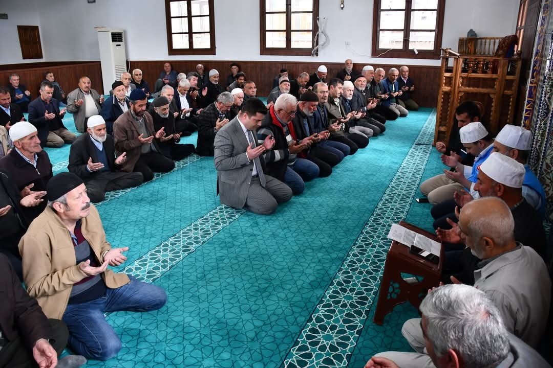 Hacı adayları dualarla kutsal topraklara uğurlandı