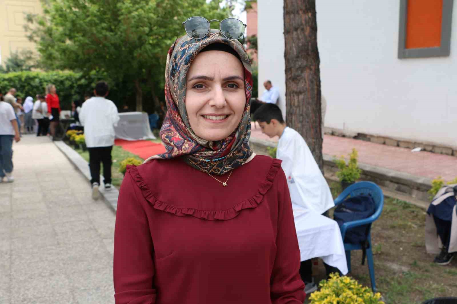 Diyarbakır&rsquo;da lise &ouml;ğrencileri yaptıkları bilimsel projelerini sergiledi
