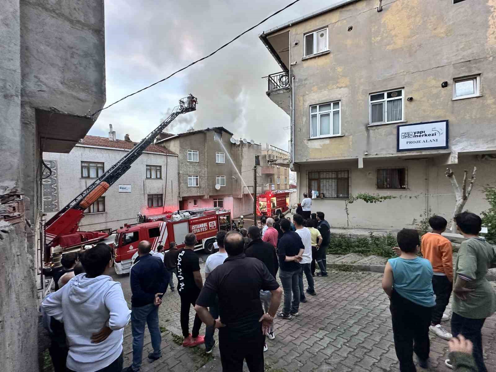 Ataşehir&rsquo;de korkutan yangın
