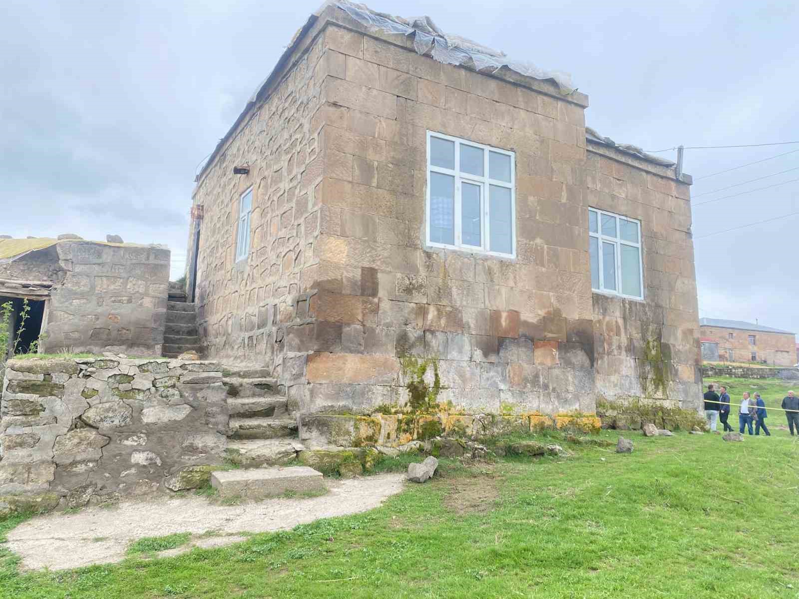 Muş’ta evin tavanı çöktü: 1 ölü