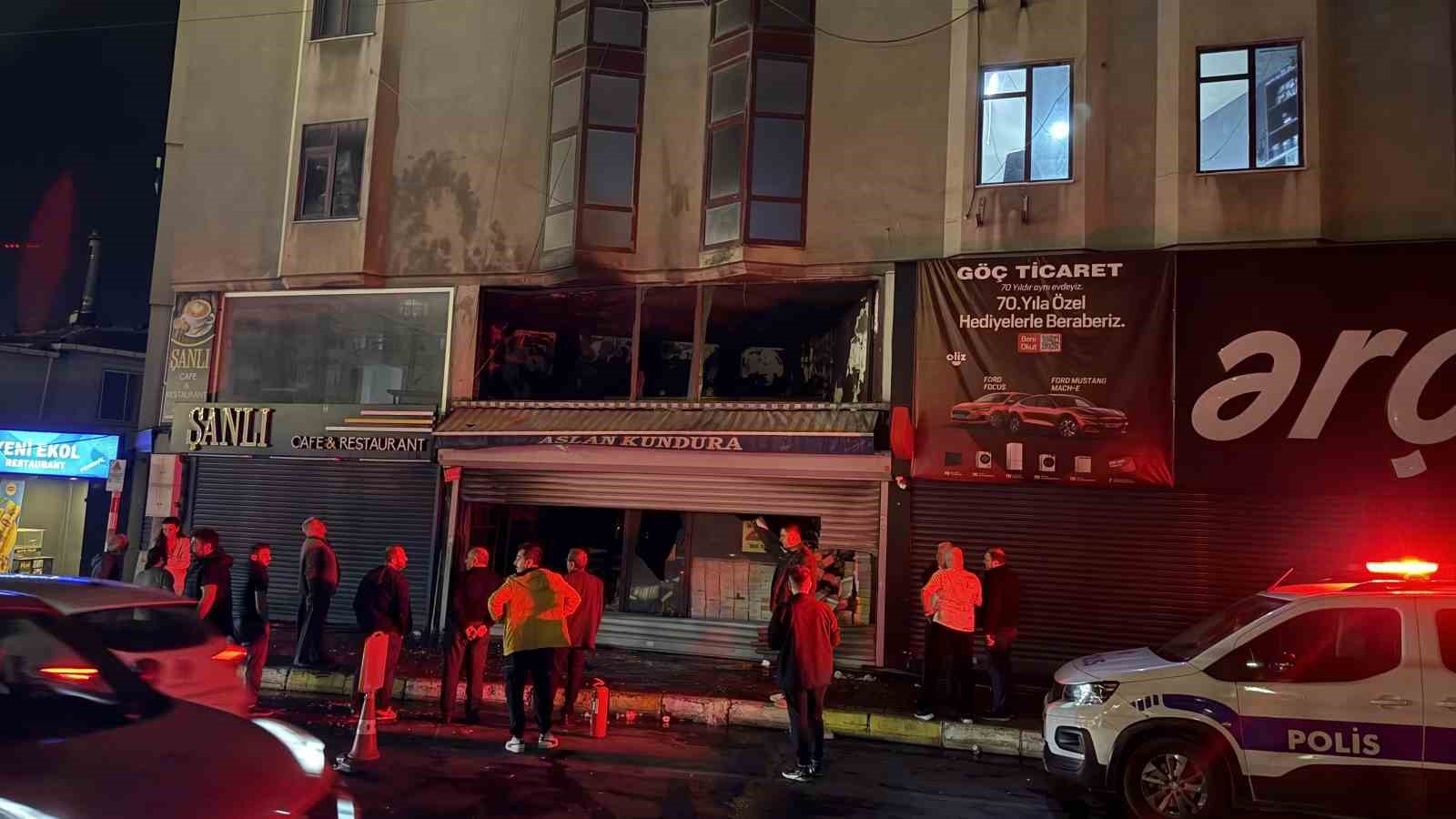 Küçükçekmece’de ayakkabı dükkanında korkutan yangın
