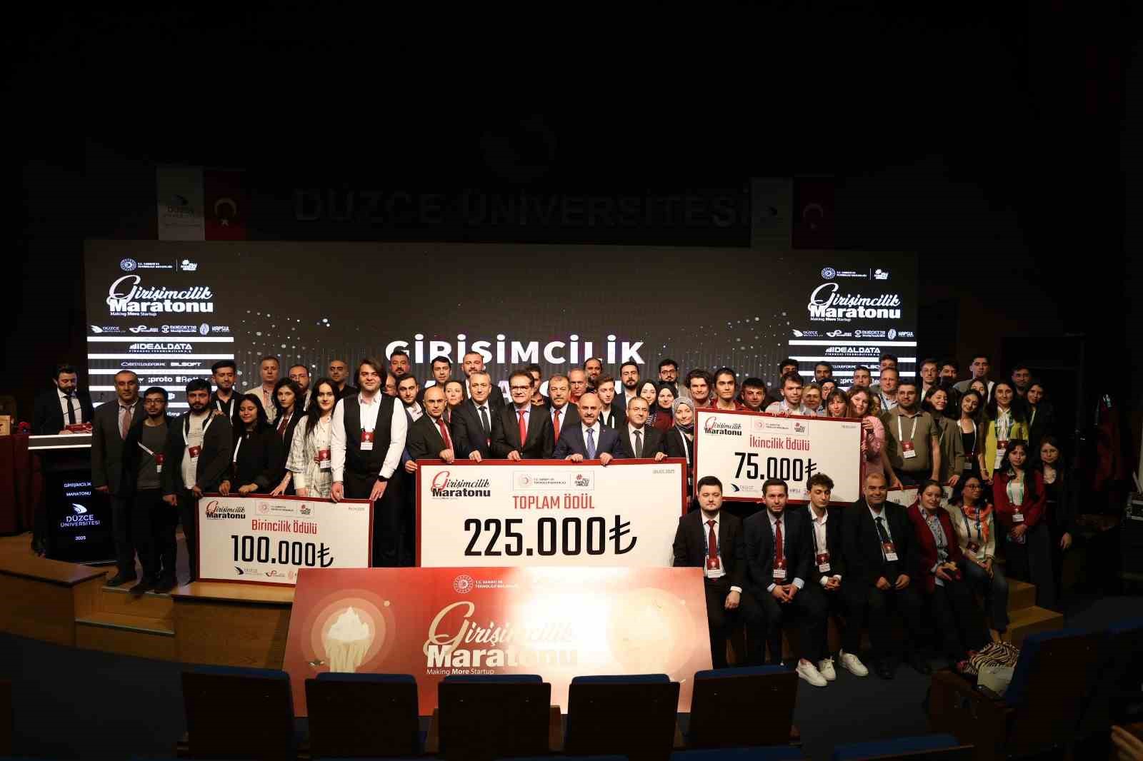 Girişimcilik Maratonu 2025’te başarılı girişimcilere ödülleri takdim edildi