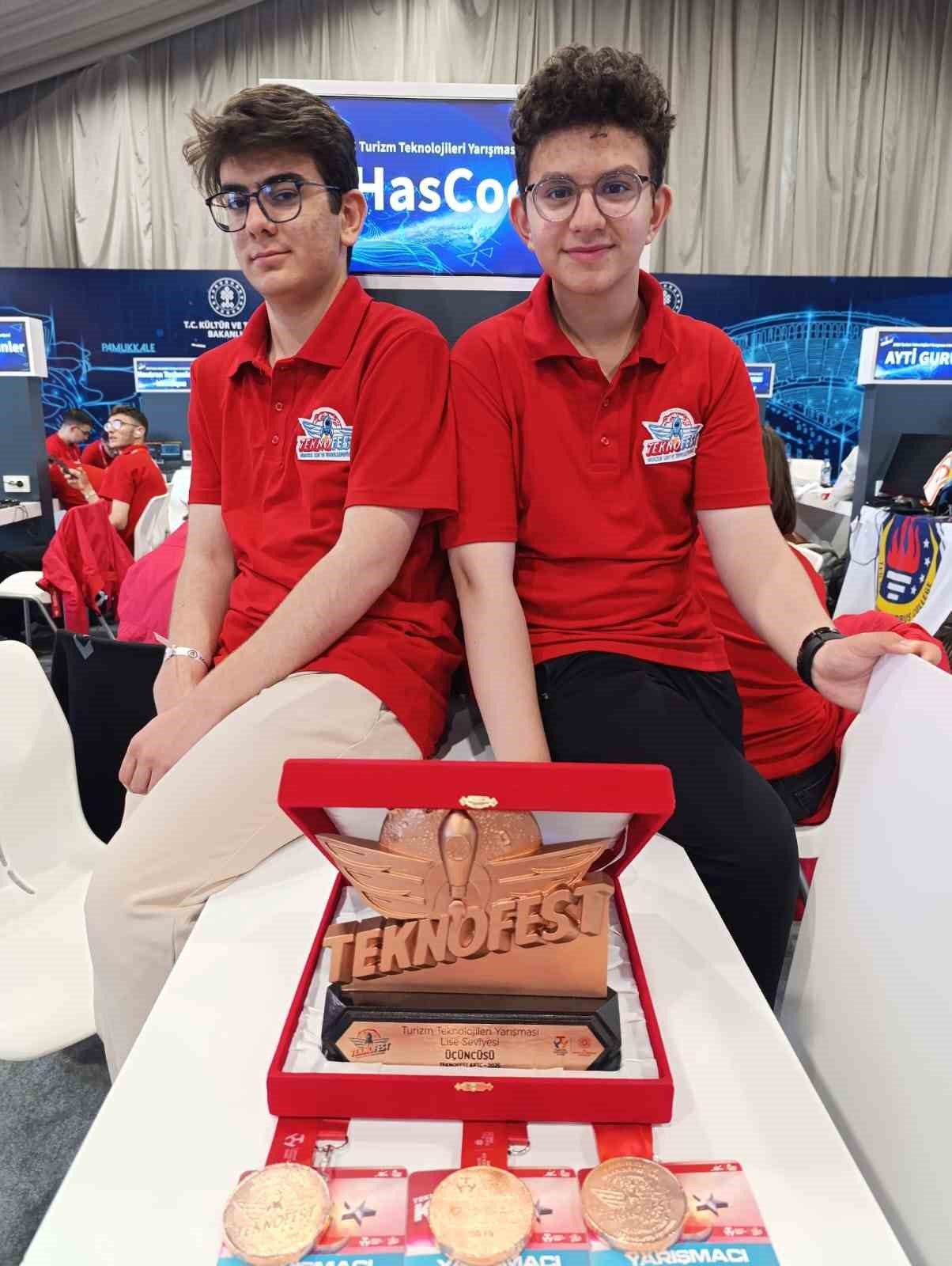 Afyonkarahisarlı Gen&ccedil;ler TEKNOFEST KKTC 2025&rsquo;te T&uuml;rkiye &uuml;&ccedil;&uuml;nc&uuml;s&uuml; oldu
