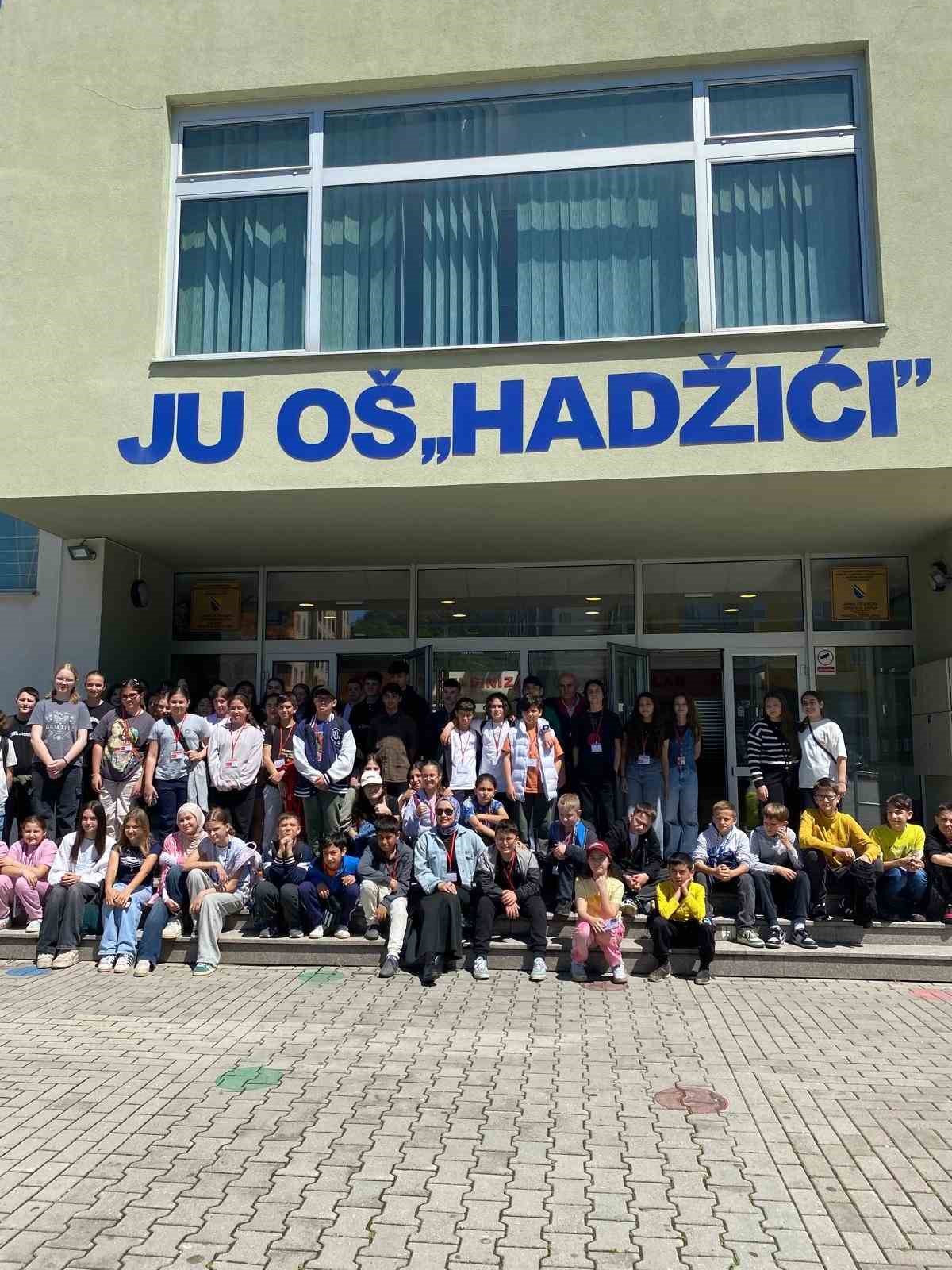 Ortaokul öğrencileri 8 günde 6 ülke gezdi: Kardeş okullarına ağaç diktiler
