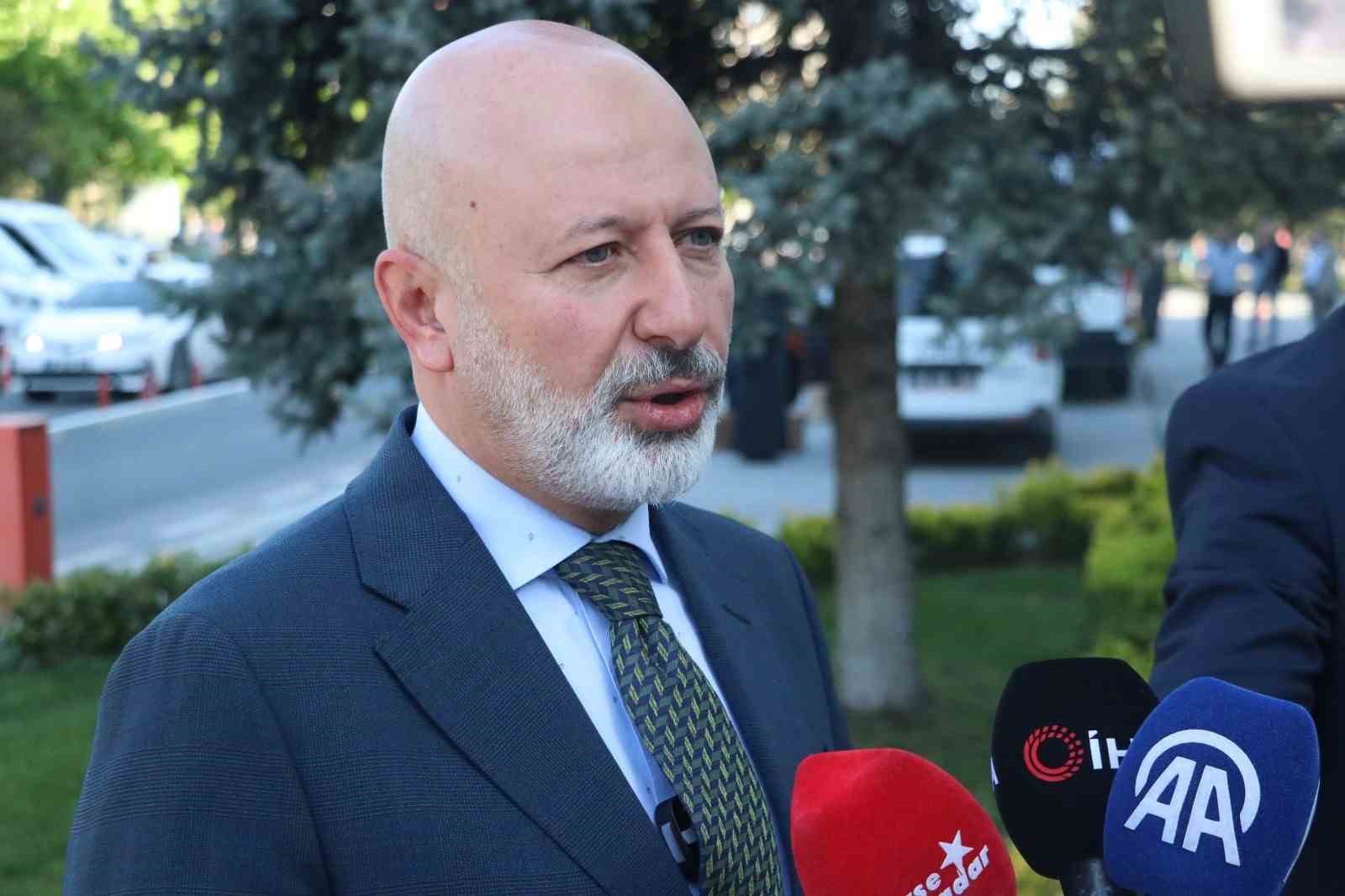 Bu da domates fidesi kuyruğu
