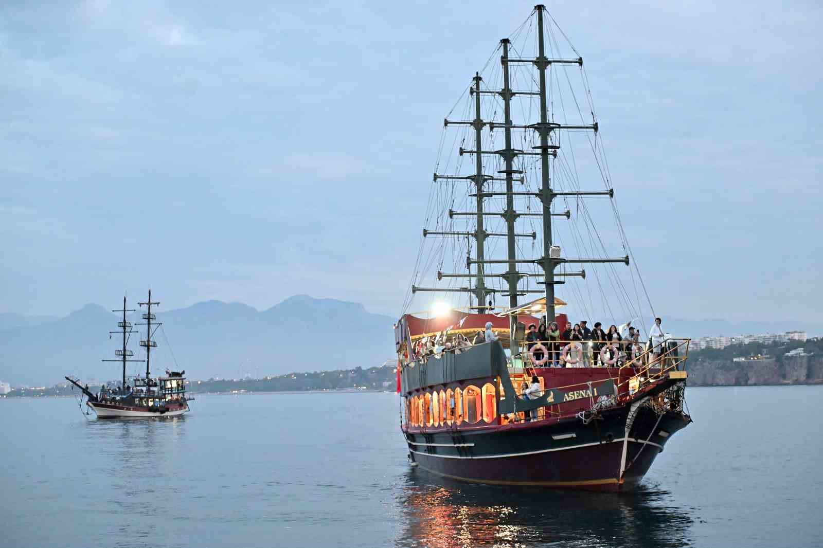 Dilekler Akdeniz&rsquo;in maviliklerine uğurlandı
