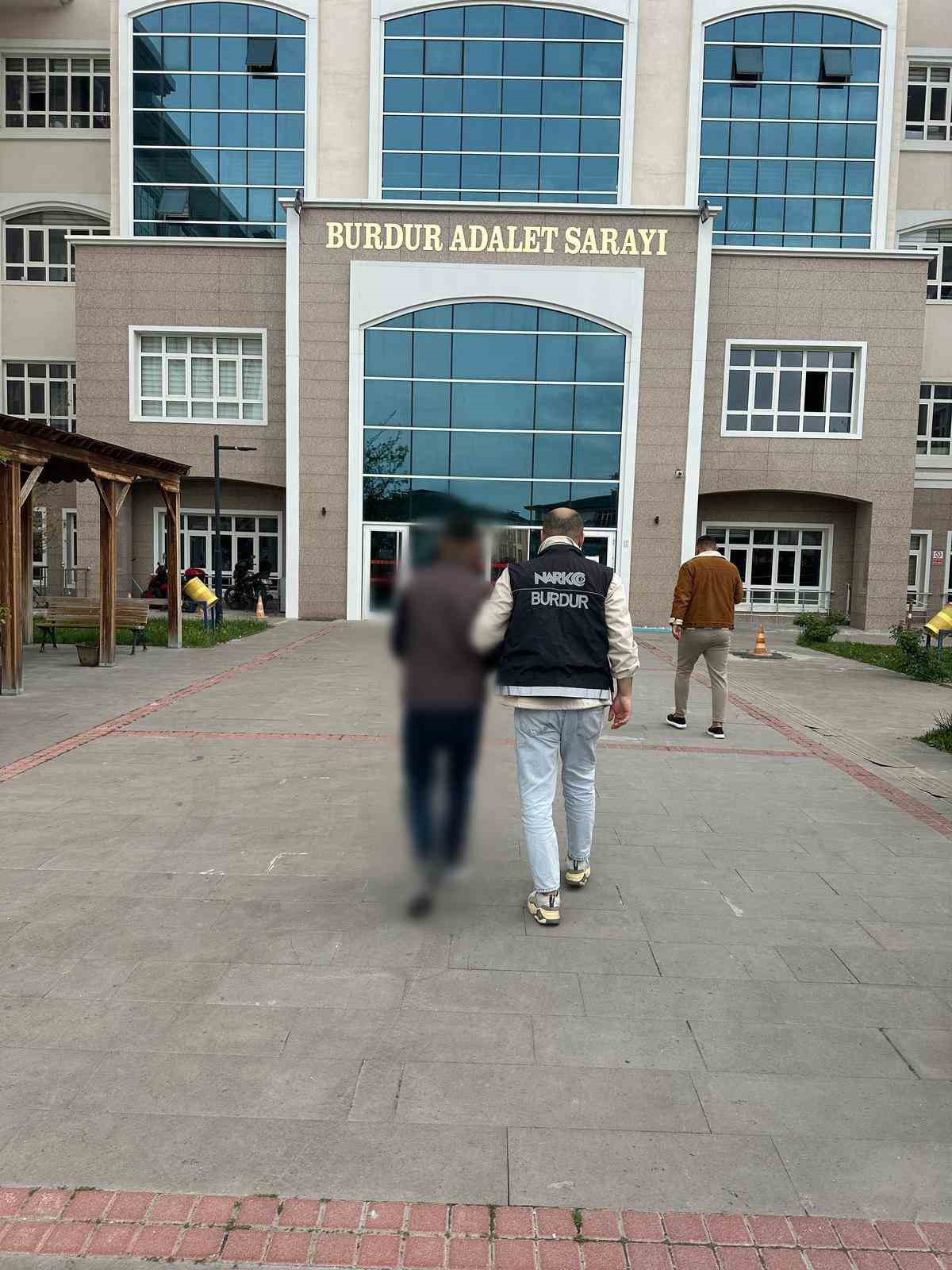 Burdur&rsquo;da uyuşturucu operasyonu: 1 kişi tutuklandı
