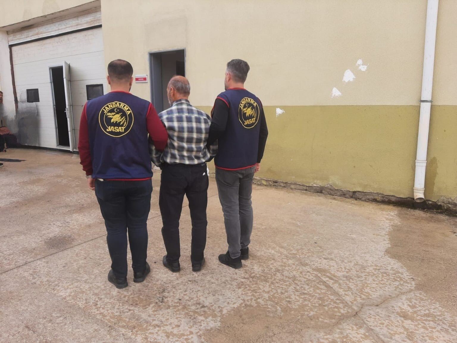 Kasten öldürme suçundan aranan hükümlü yakalandı