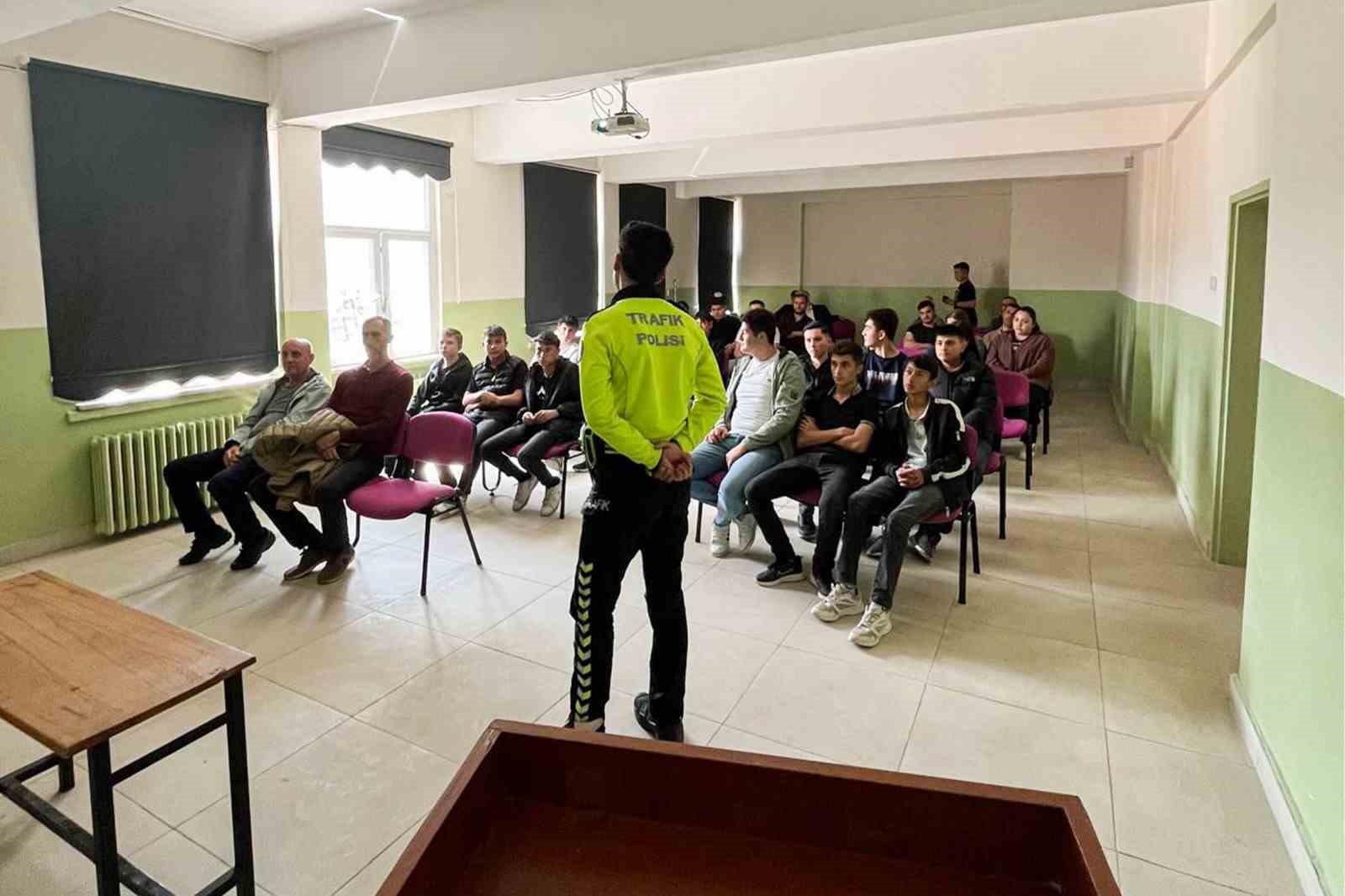 Hisarcık polisinden "Bir kural Bir Ömür" projesi