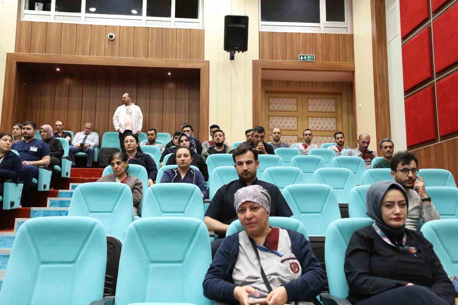 Elazığ&rsquo;da hastane &ccedil;alışanlarına Afet Farkındalık Eğitimi verildi
