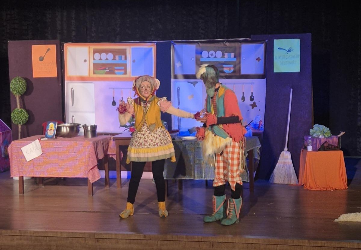 ’Harikalar Mutfağı’’ adlı çocuk oyunu sahnelendi