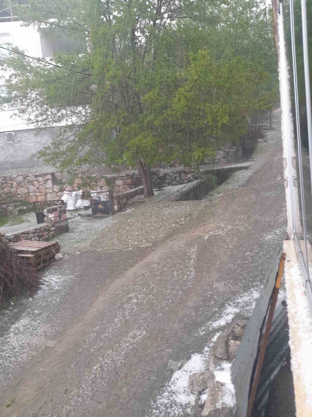 Elazığ’ı dolu vurdu