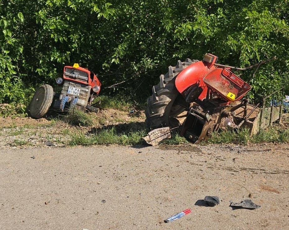 Traktör ikiye ayrıldı, sürücüsü hayatını kaybetti