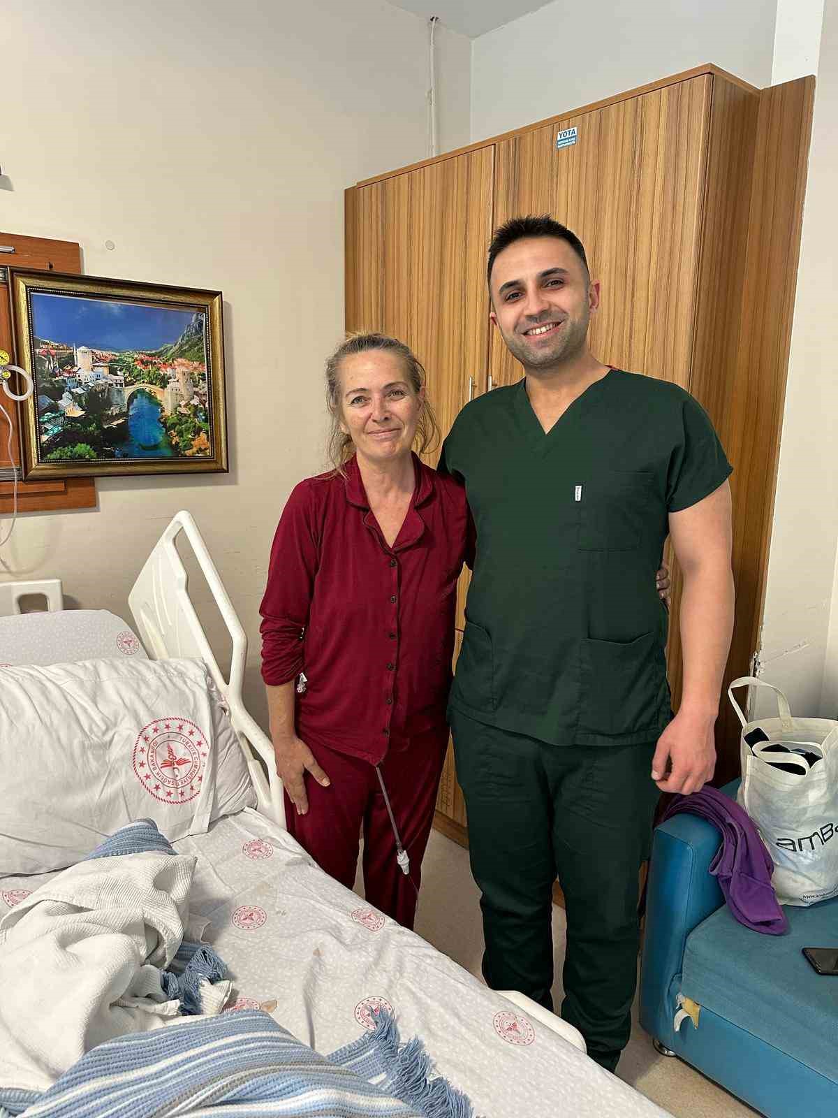 Soma Devlet Hastanesi&rsquo;nde ilk kez &rsquo;Kapalı mide delinmesi ameliyatı&rsquo; yapıldı
