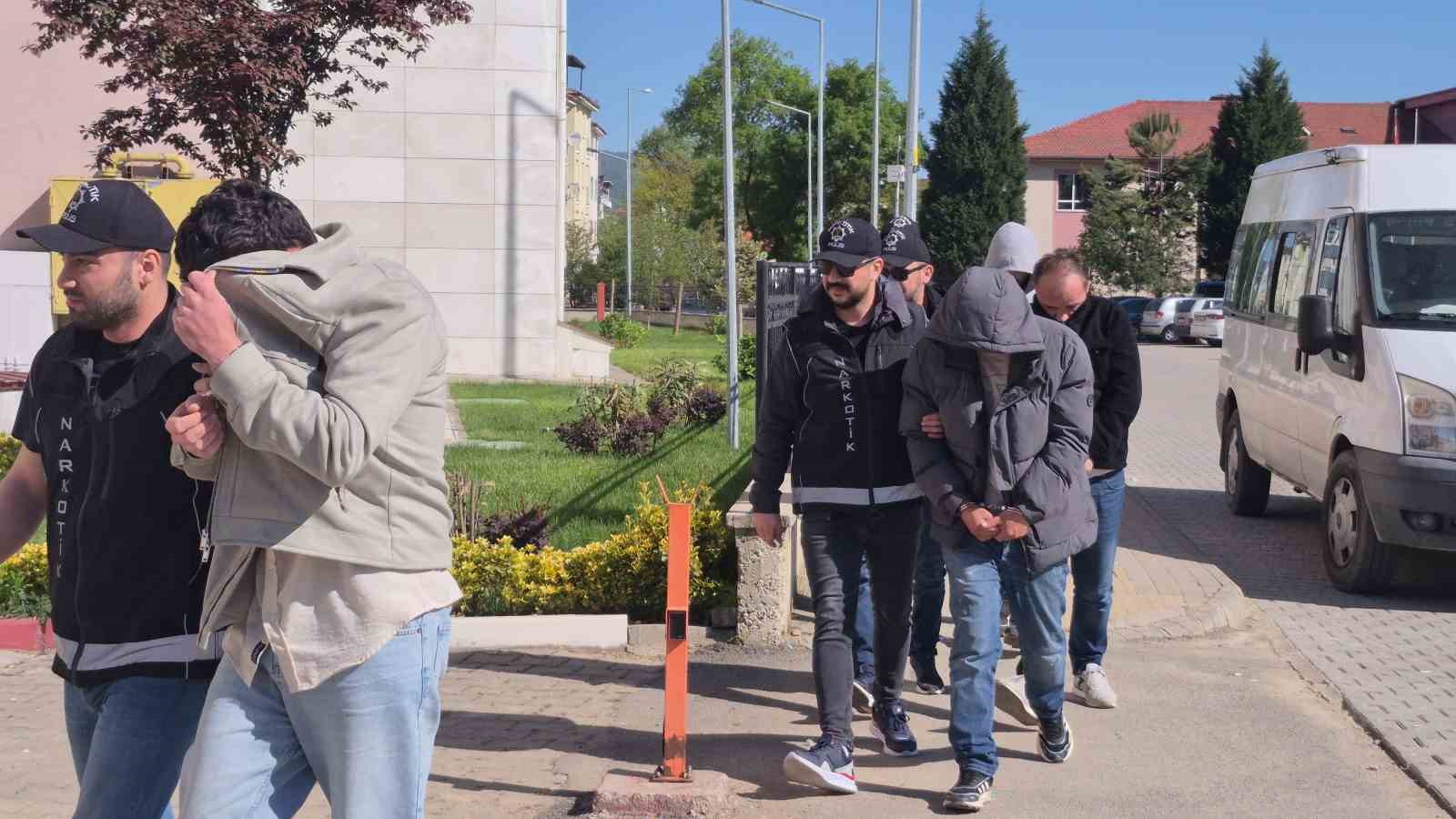 Bartın&rsquo;da uyuşturucu tacirlerine operasyon: 4 tutuklama
